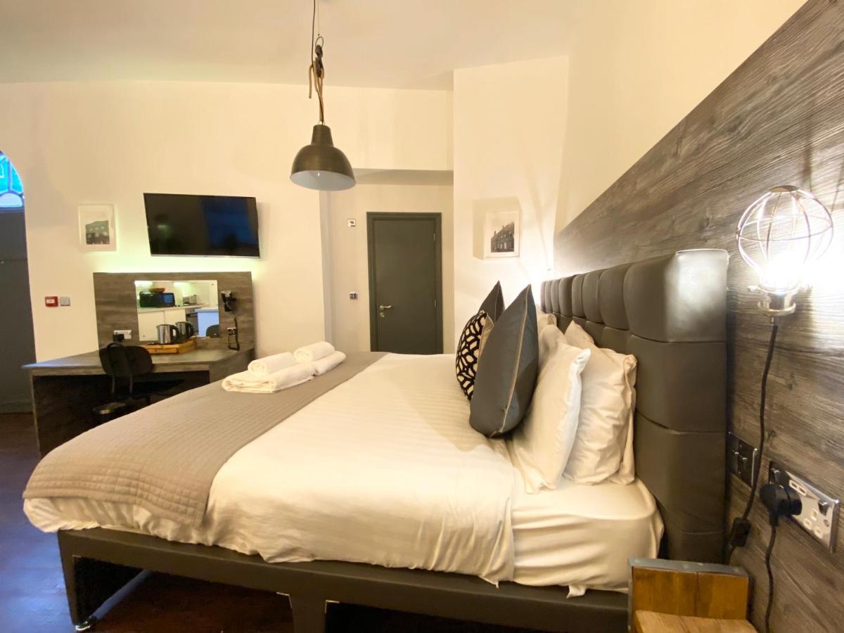 Studio At The Coach House Apartments Лийдс Екстериор снимка