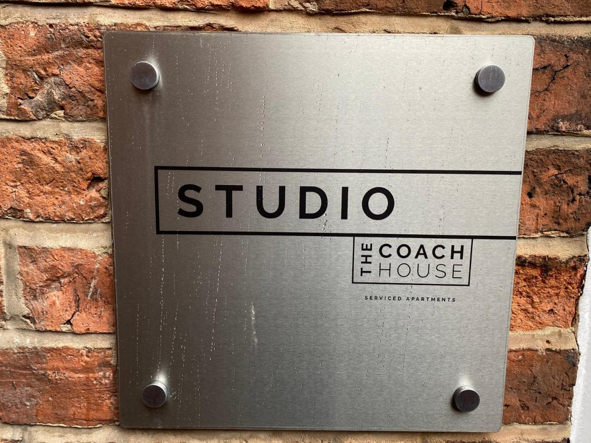 Studio At The Coach House Apartments Лийдс Екстериор снимка