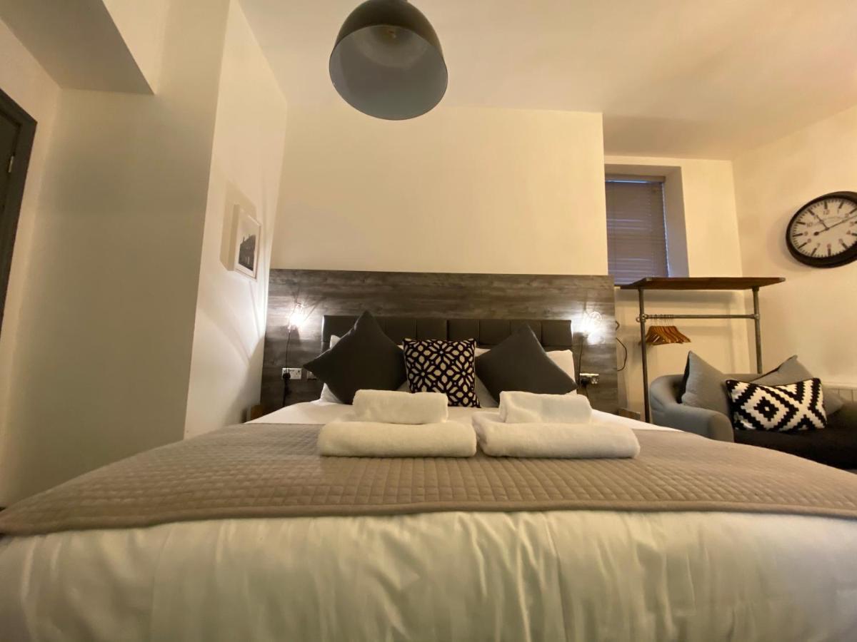 Studio At The Coach House Apartments Лийдс Екстериор снимка
