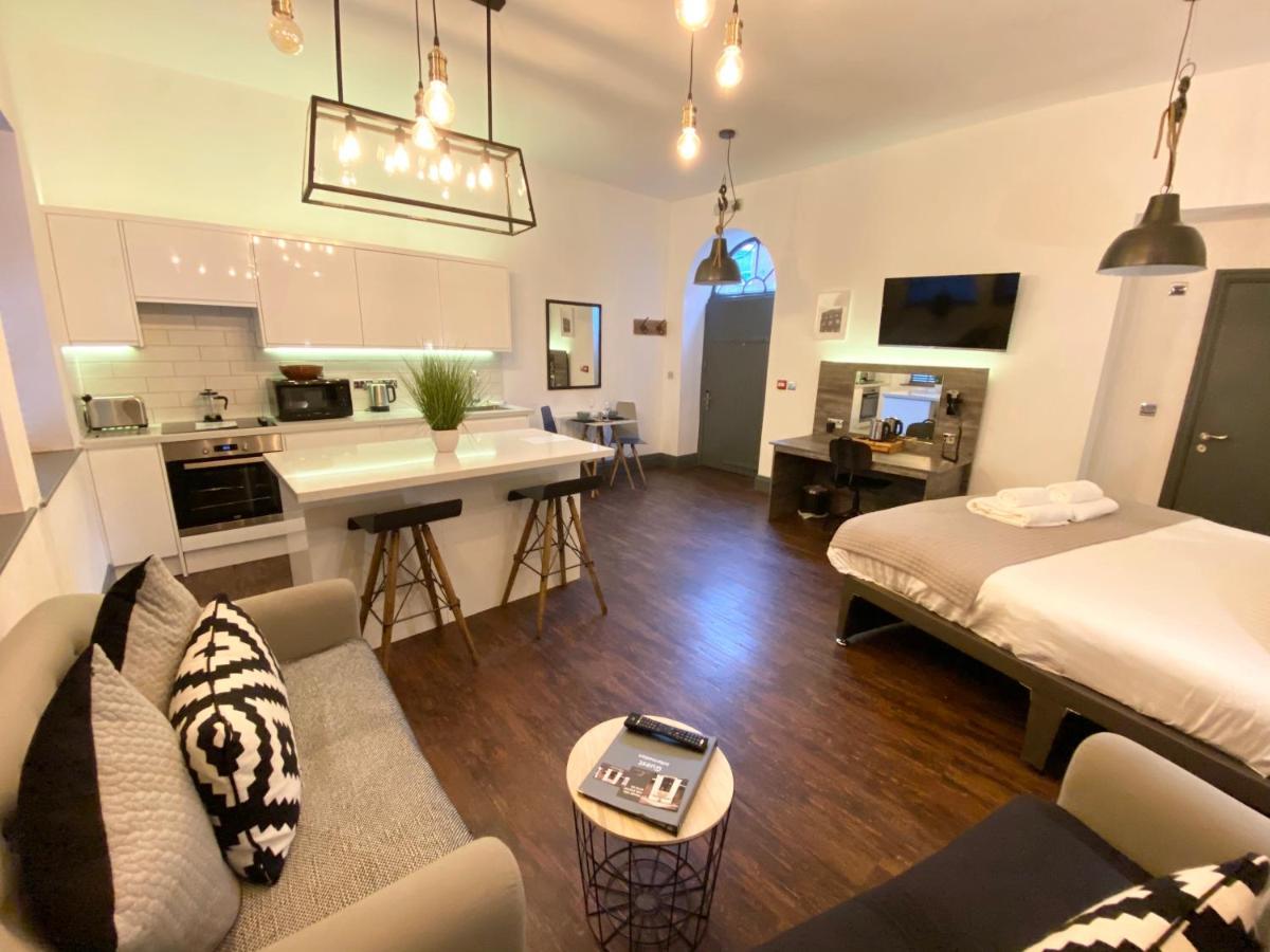 Studio At The Coach House Apartments Лийдс Екстериор снимка