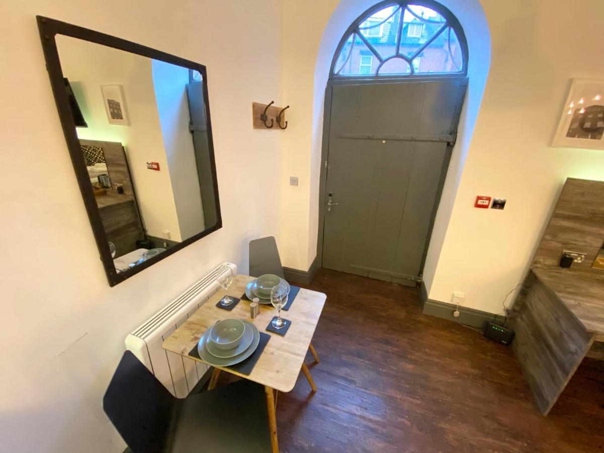 Studio At The Coach House Apartments Лийдс Екстериор снимка