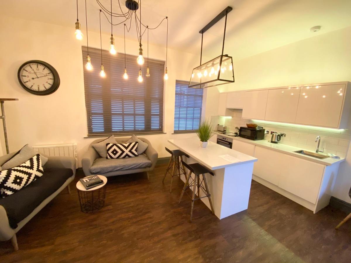 Studio At The Coach House Apartments Лийдс Екстериор снимка