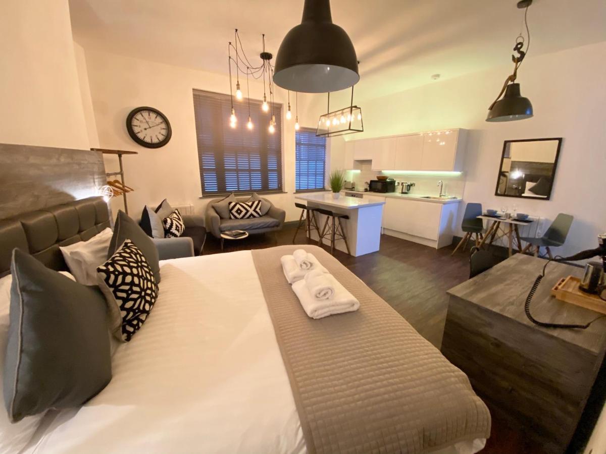 Studio At The Coach House Apartments Лийдс Екстериор снимка