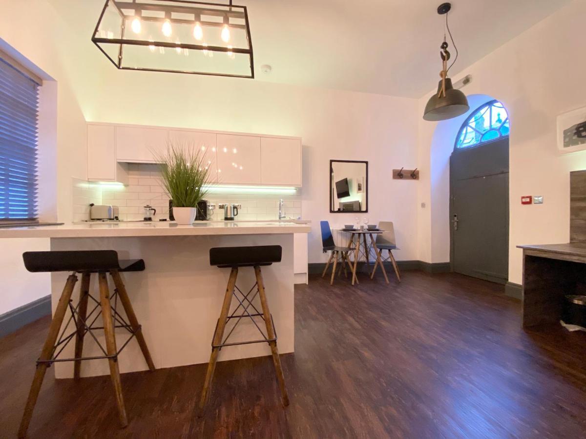 Studio At The Coach House Apartments Лийдс Екстериор снимка