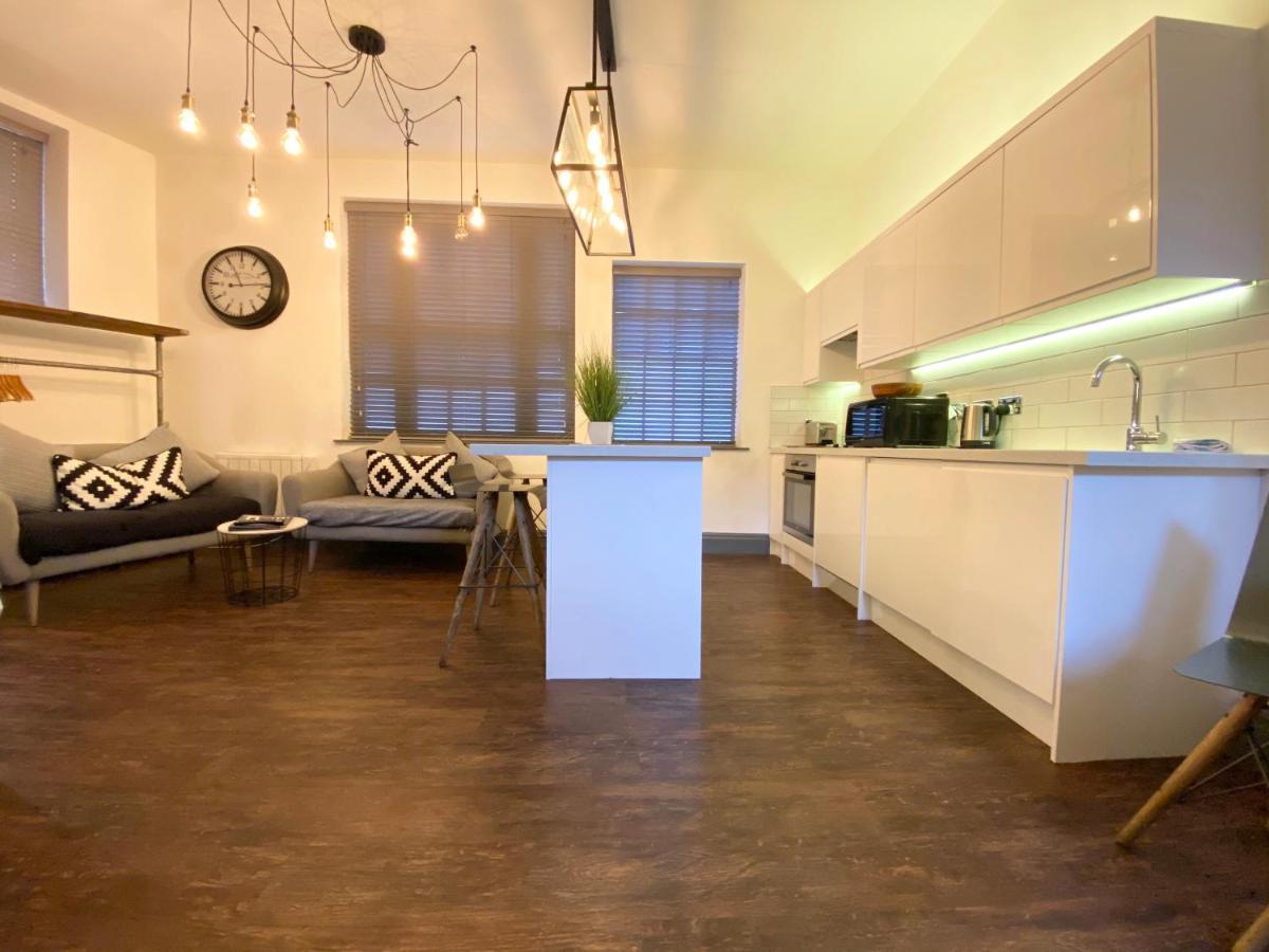 Studio At The Coach House Apartments Лийдс Екстериор снимка