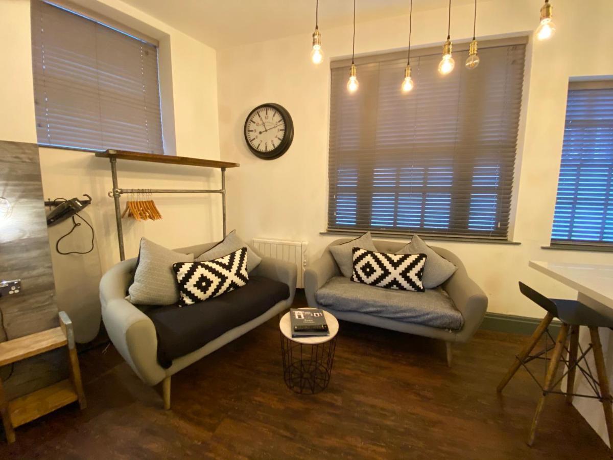 Studio At The Coach House Apartments Лийдс Екстериор снимка