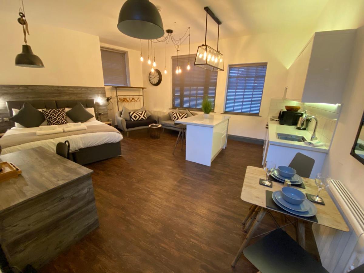 Studio At The Coach House Apartments Лийдс Екстериор снимка